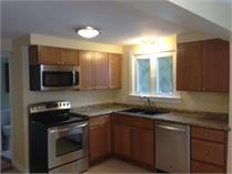 84 Middle Rd - Photo 2 of 8