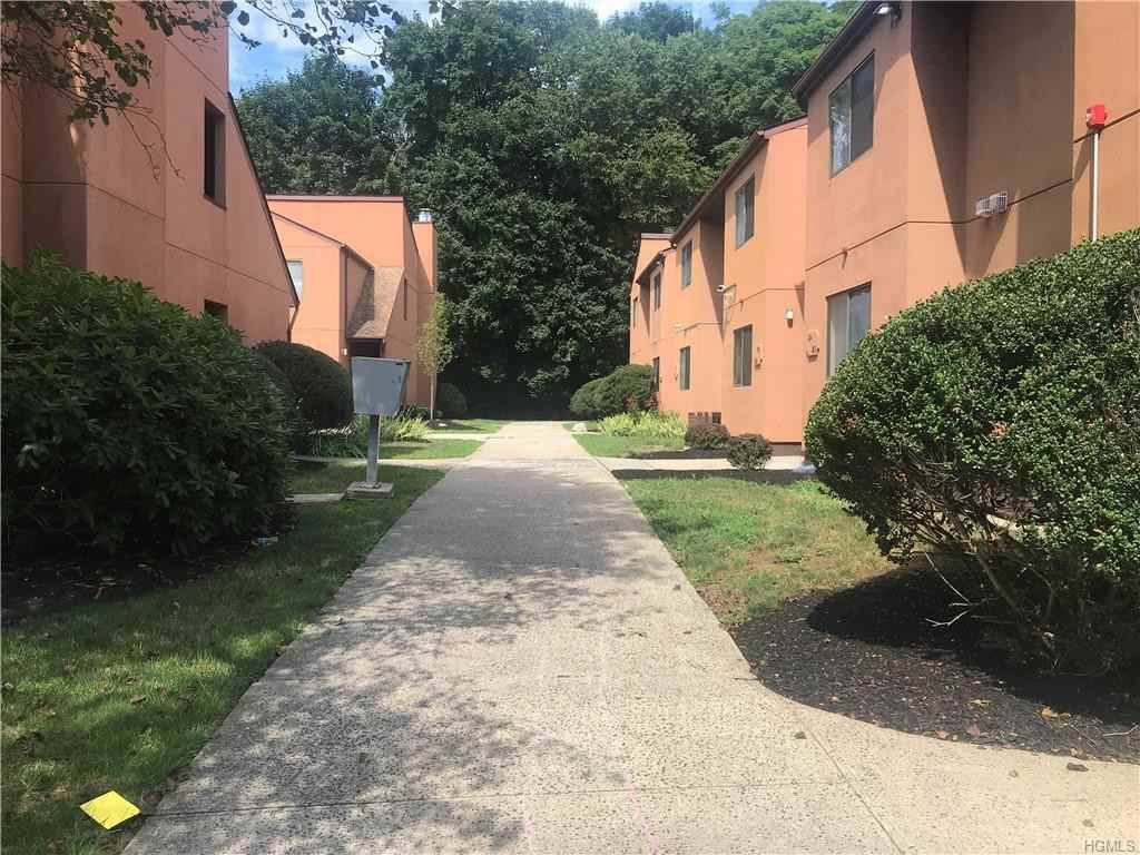 101 Town Hill Condominium - Photo 3 of 11