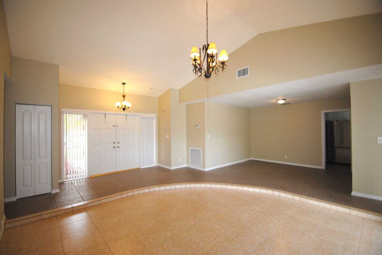 3816 NW 72nd Dr - Photo 2 of 12