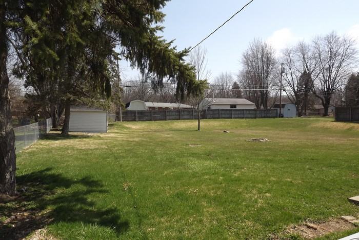 4041 Rosehill Dr - Photo 3 of 13