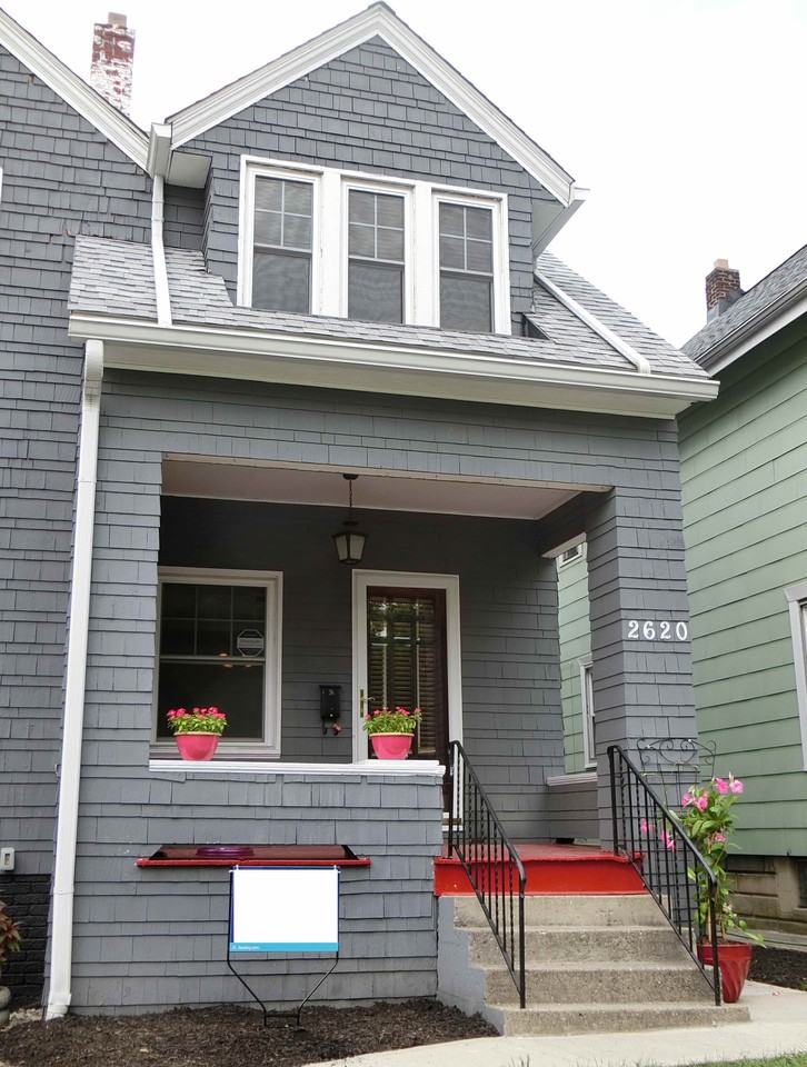 2620 Summit St - Photo 2 of 19