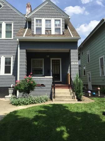 2620 Summit St - Photo 3 of 19