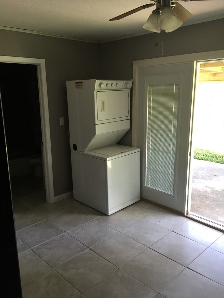 8910 Eskabar Dr - Photo 3 of 10