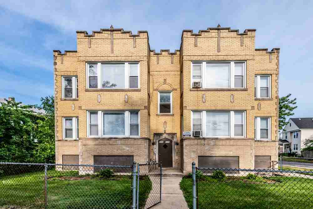 9100 S Dauphin Ave - Photo 2 of 9