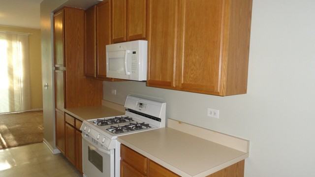 4336 Waters Edge - Photo 2 of 38
