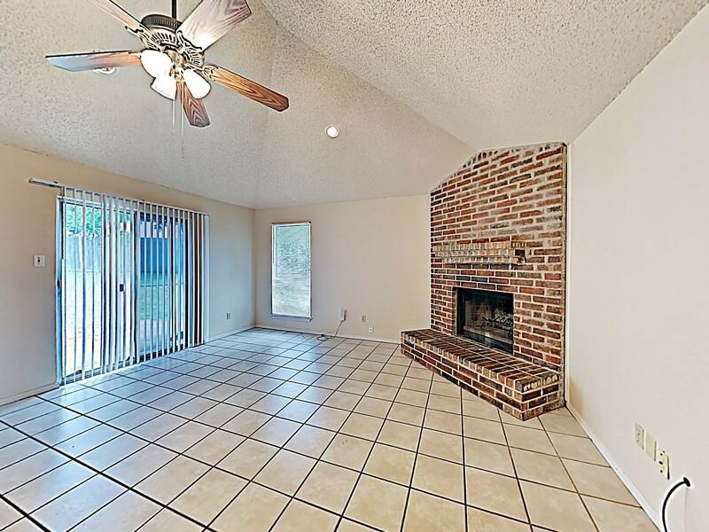 7552 Boxwood Ct - Photo 2 of 15