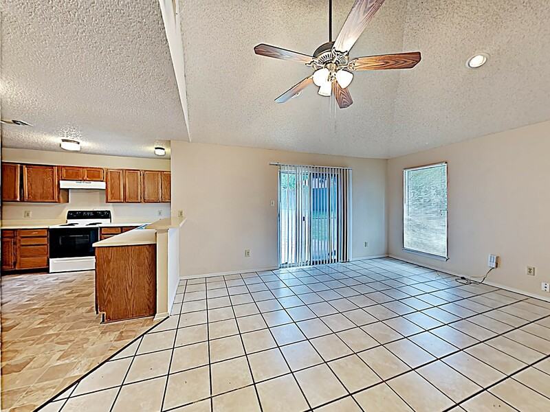 7552 Boxwood Ct - Photo 3 of 15