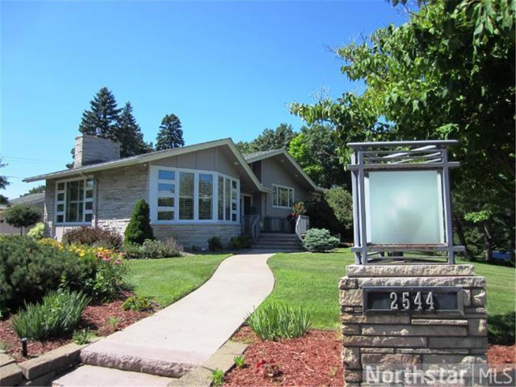 2544 Huntington Avenue - Photo 2 of 8