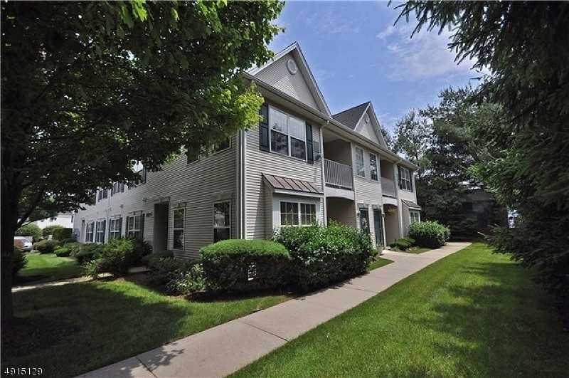 214 Cambridge Ct - Photo 2 of 13