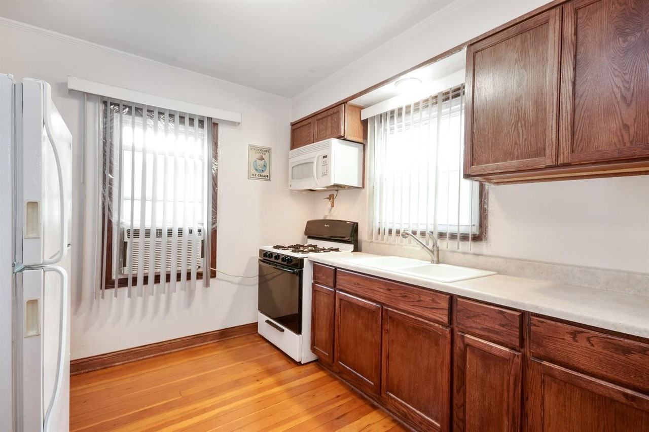 9027 Revere Ct - Photo 3 of 10