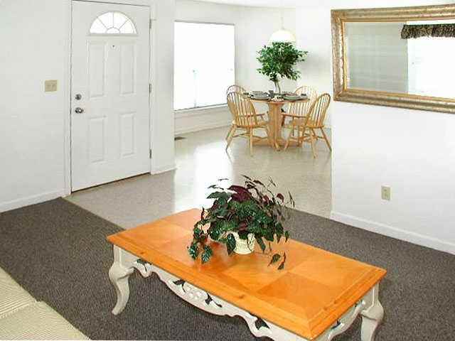 Madison Park Place - Photo 3 of 25