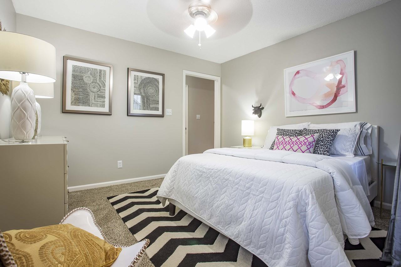 425 Willowdale Drive - Photo 3 of 22