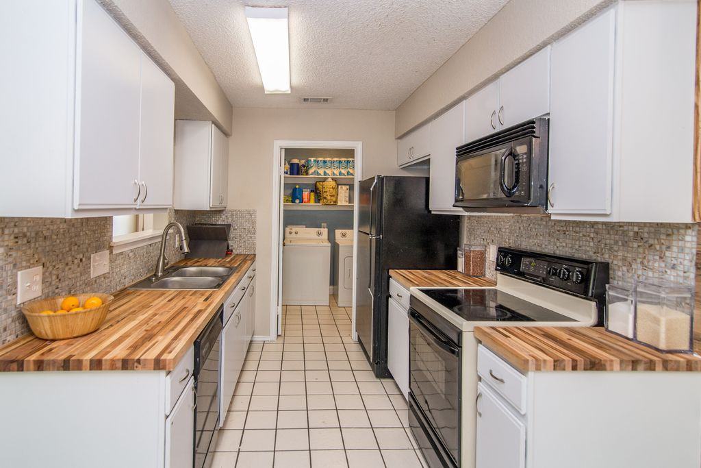 1600 Meadows Dr - Photo 3 of 12