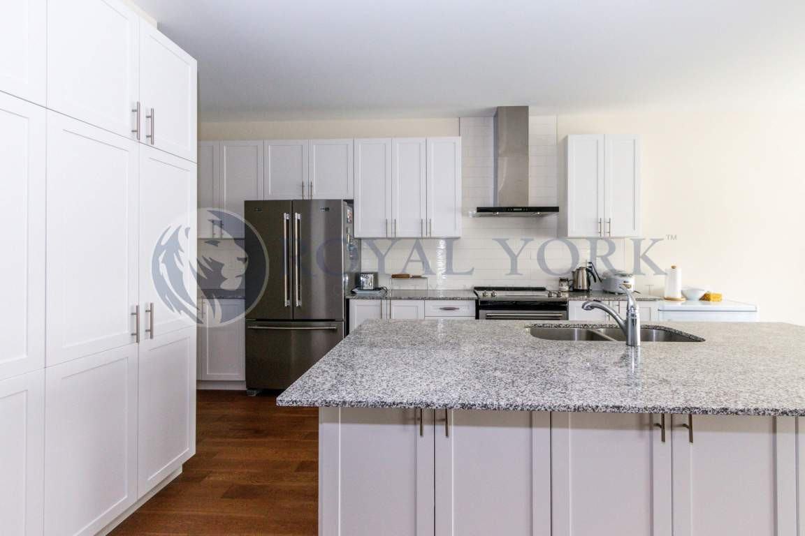 4 BED | 4 BATH UPGRADED HOUSE FOR RENT @ NEWMARKET | UPPER CANADA MALL - Photo 2 of 27