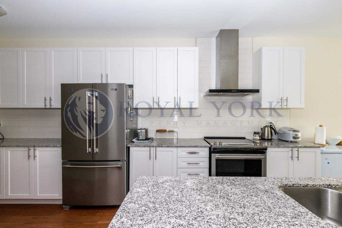 4 BED | 4 BATH UPGRADED HOUSE FOR RENT @ NEWMARKET | UPPER CANADA MALL - Photo 3 of 27