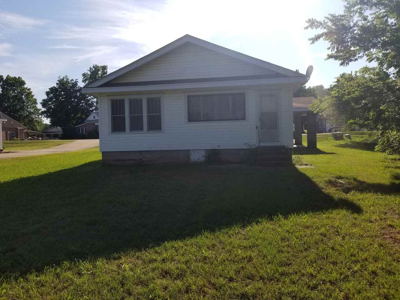 319 S Rogers St - Photo 2 of 33