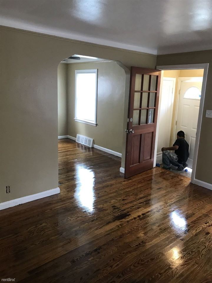 9438 Lakepointe St - Photo 3 of 11