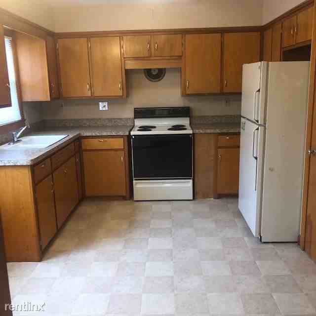 7728 W Auer Ave - Photo 3 of 9