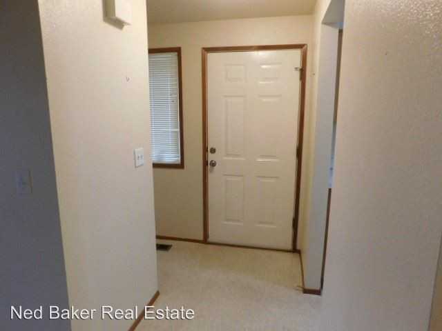 318 Nw Denton Ave. - Photo 2 of 9