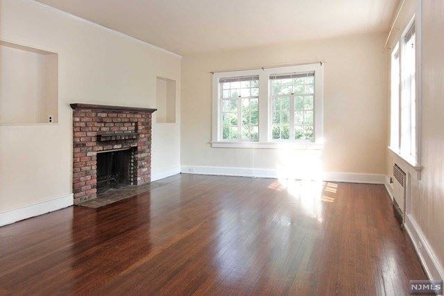 12 Sutton Pl - Photo 3 of 18