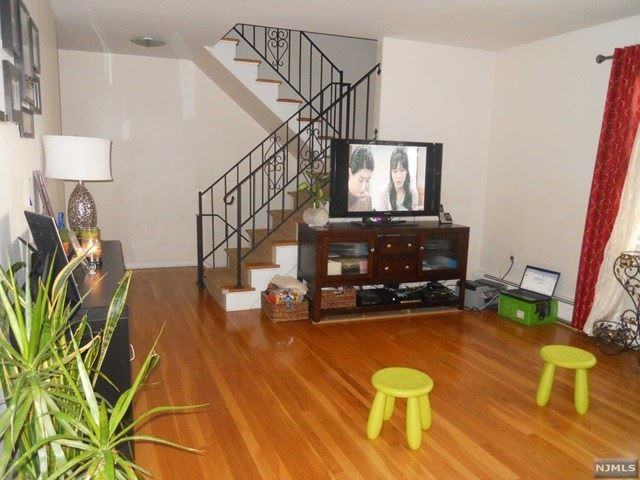 52 Meyerhoff Pl #A - Photo 3 of 18