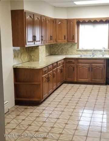 405 E 9th St - Photo 3 of 9