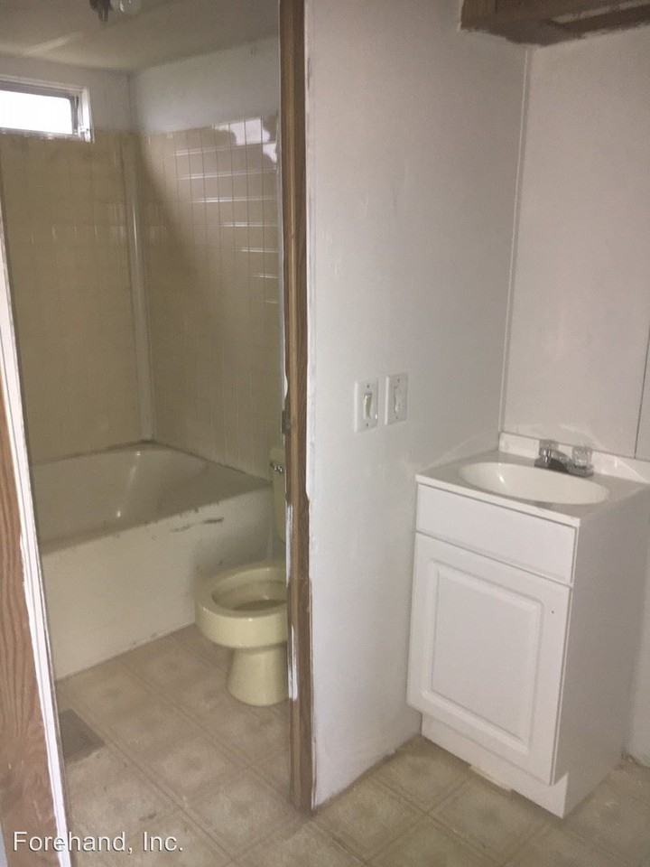 2433 SHULA DR - Photo 2 of 9