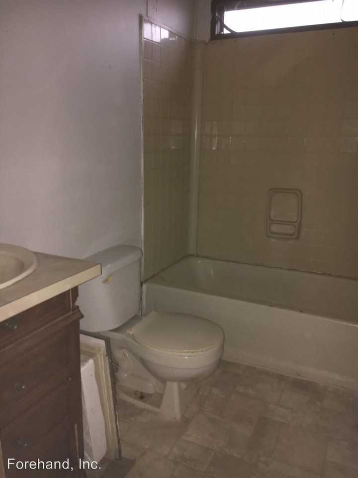 2433 SHULA DR - Photo 3 of 9