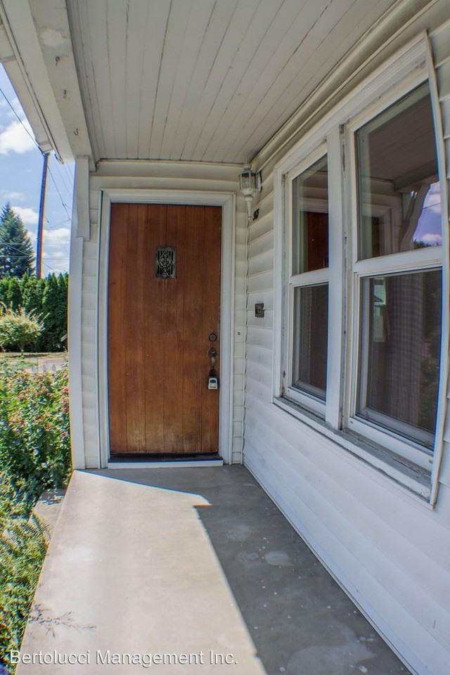 965 17th St Ne - Photo 2 of 18