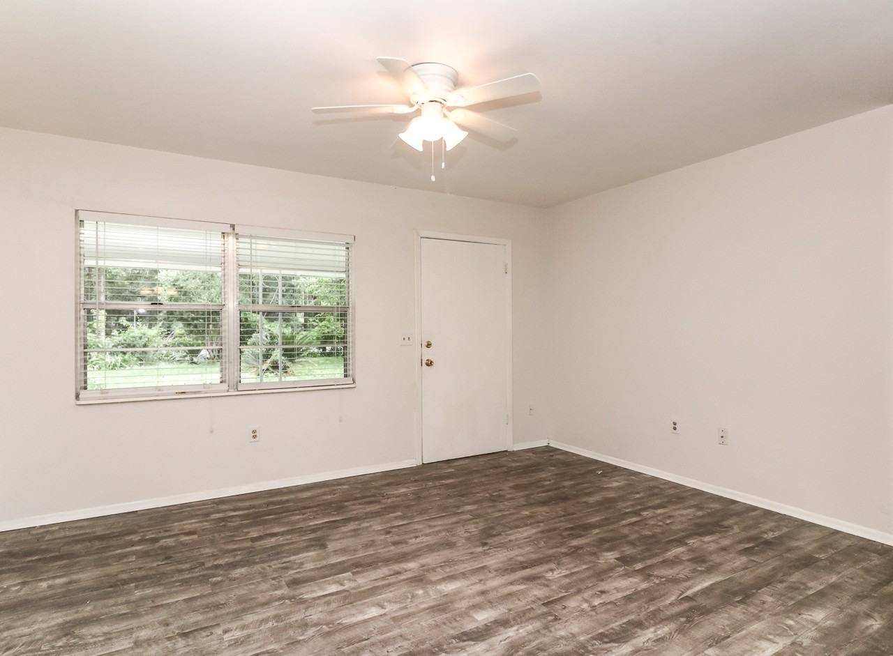 26433 W Newberry Rd - Photo 2 of 9