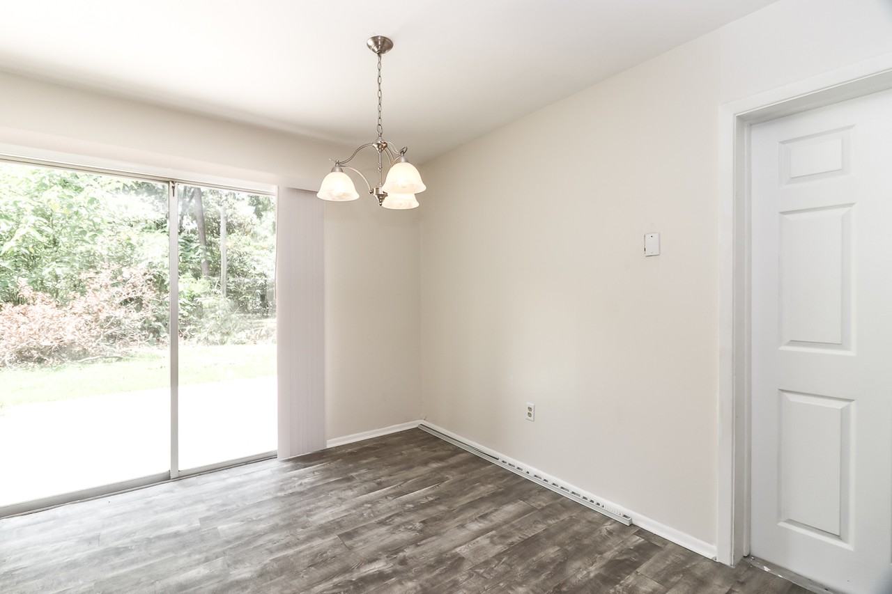 26433 W Newberry Rd - Photo 3 of 9