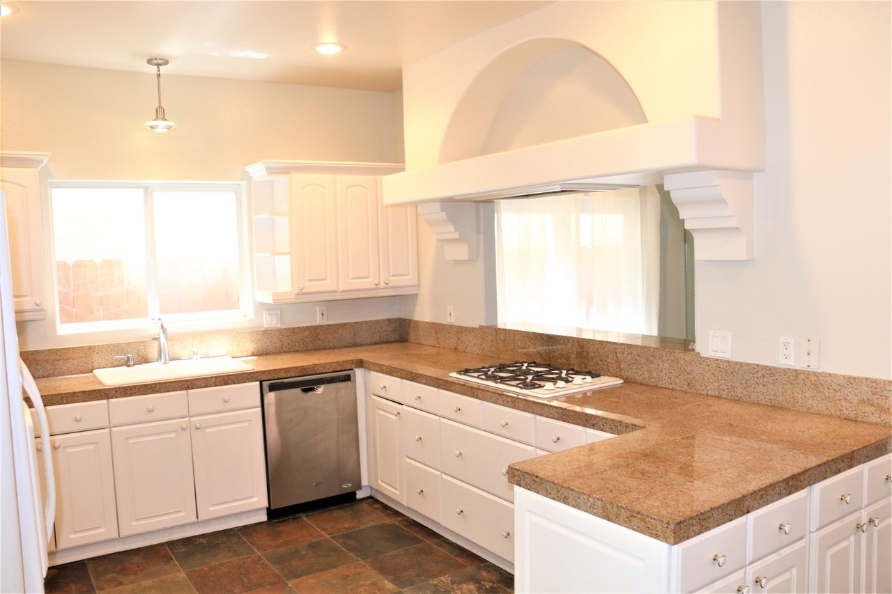 727 N Tremont St - Photo 3 of 30