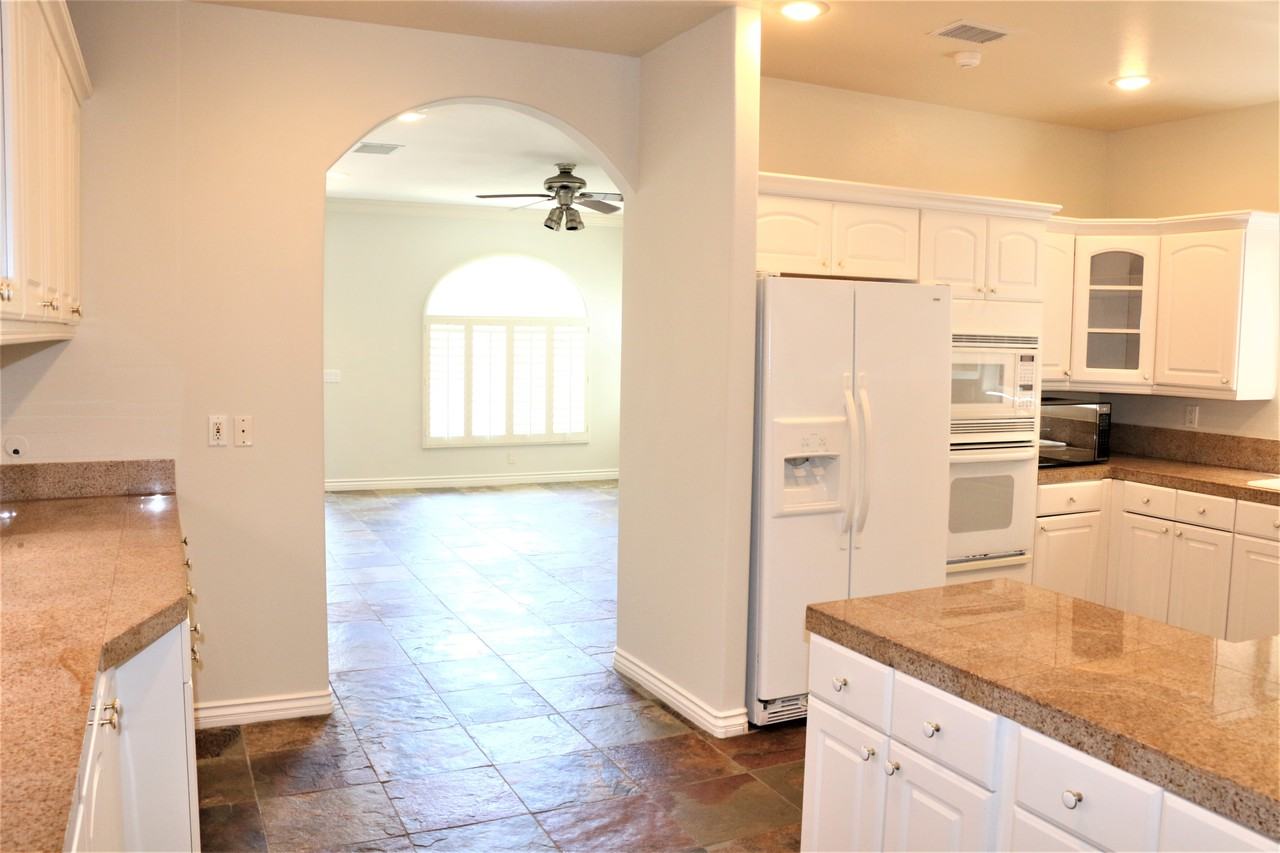 727 N Tremont St - Photo 4 of 30