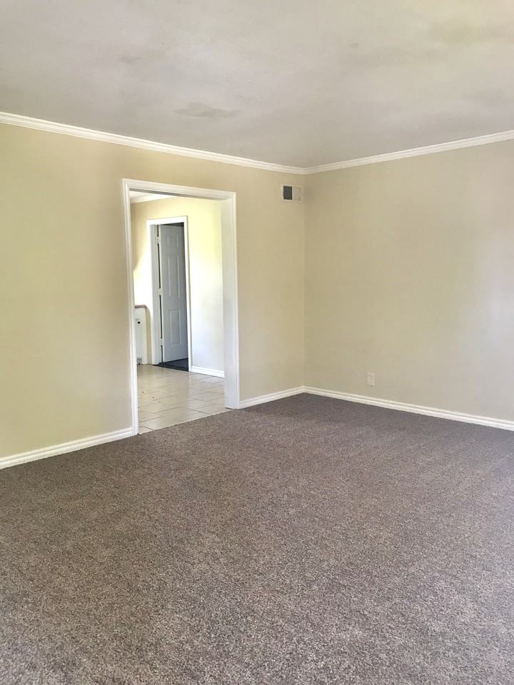 4252 N Iroquois Ave - Photo 3 of 13