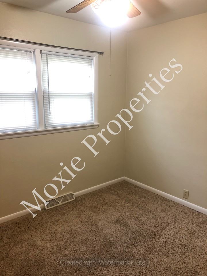 533 E Grant St - Photo 3 of 9