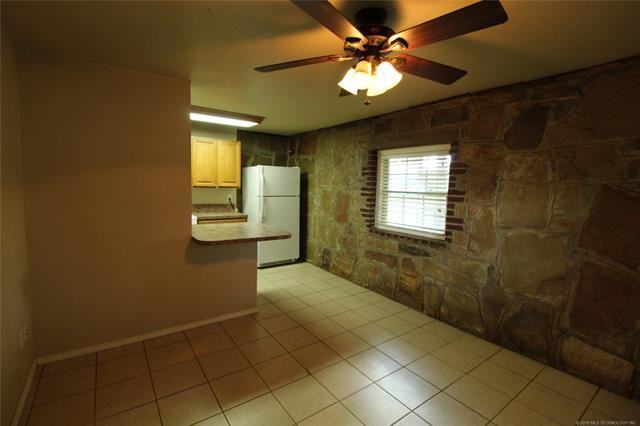 506 N Oak Ave - Photo 3 of 11