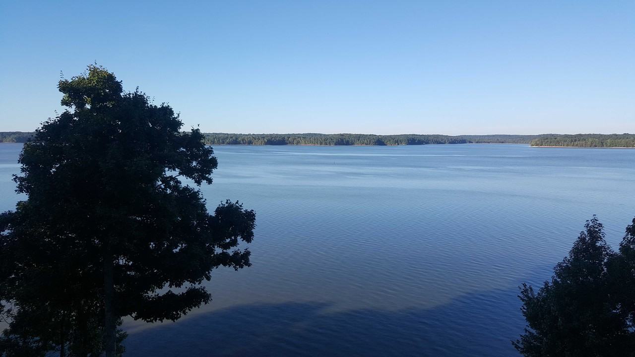 548 Dixon Ln - Photo 2 of 10