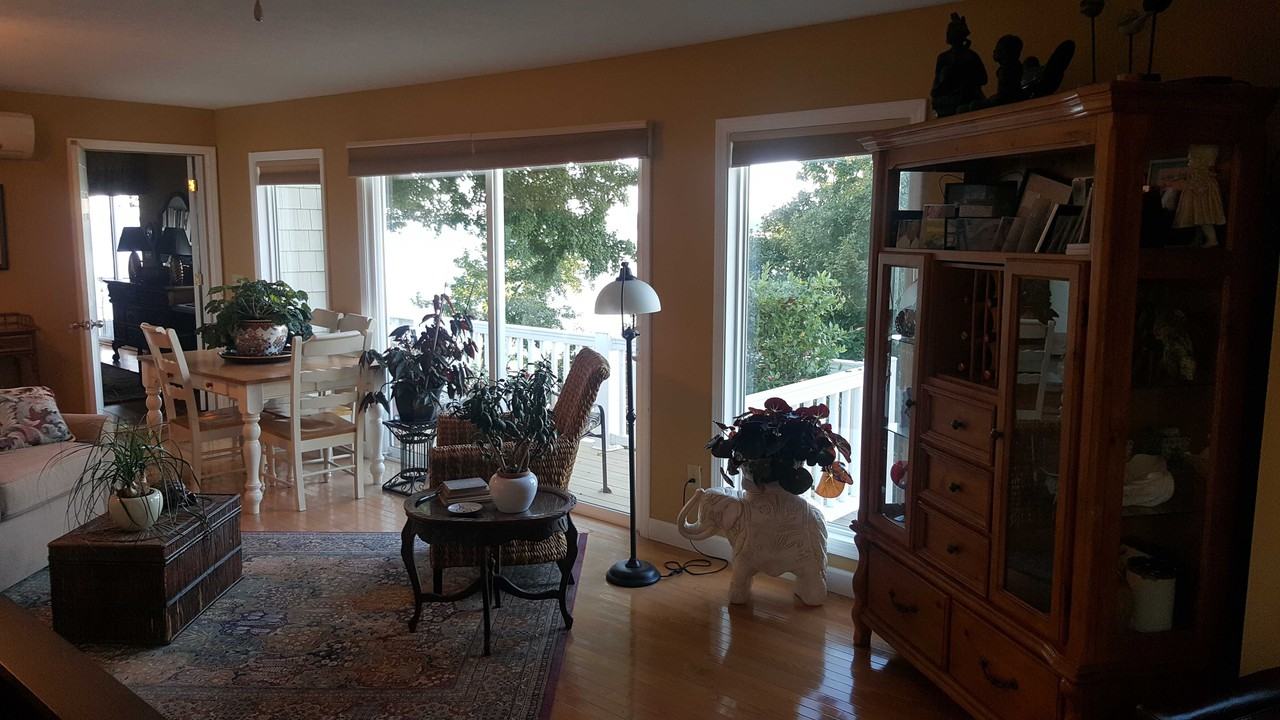 548 Dixon Ln - Photo 3 of 10