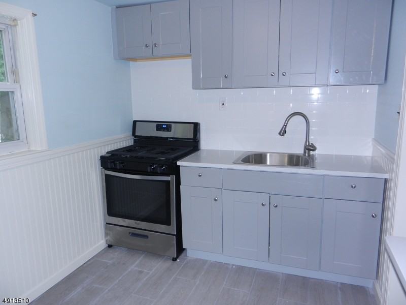 527 Willow Ave Unit 2 #1 - Photo 3 of 11