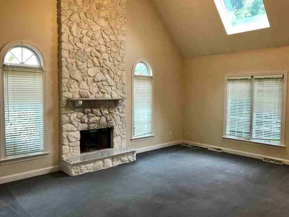 204 Cardinal Ct - Photo 3 of 5