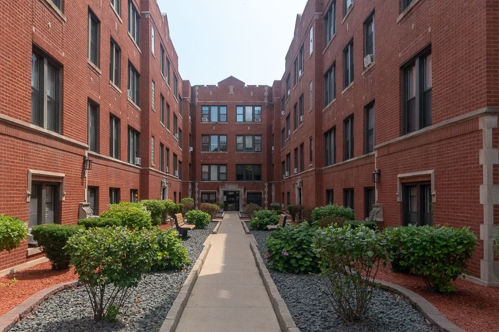 3939 N Janssen Ave #2N