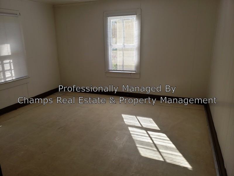 1626 Blue St - Photo 2 of 4