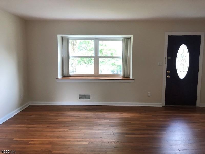27 Anderson Pkwy - Photo 3 of 23