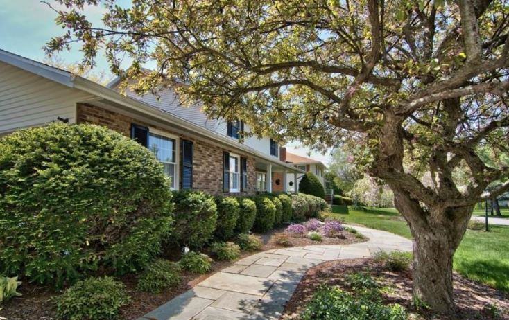 126 Belmont Ave - Photo 2 of 31