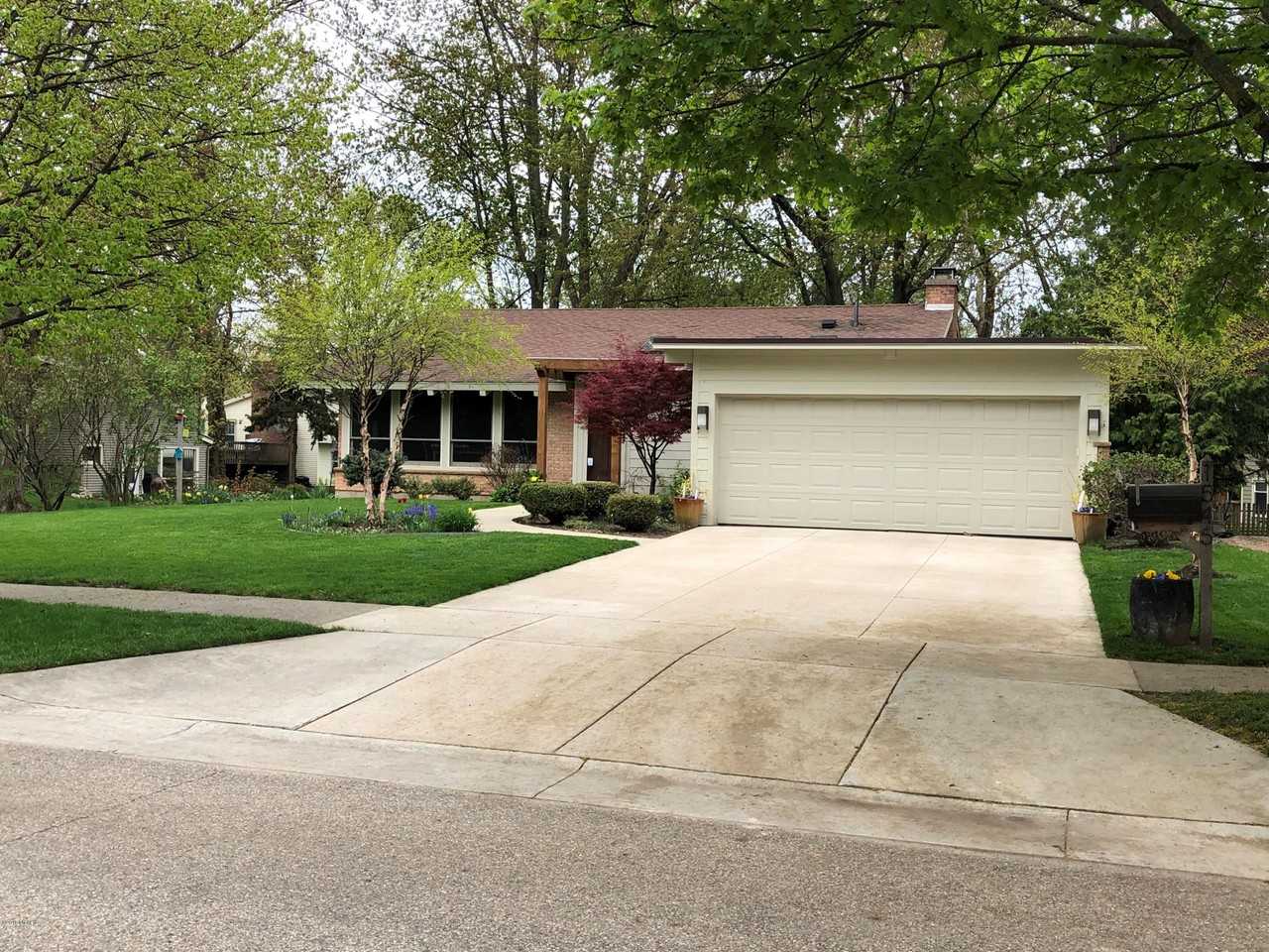 1545 Eastlawn Road - Photo 2 of 21