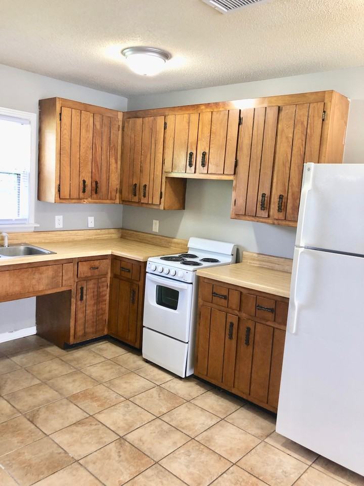 211 Oak Street #2 - Photo 2 of 7