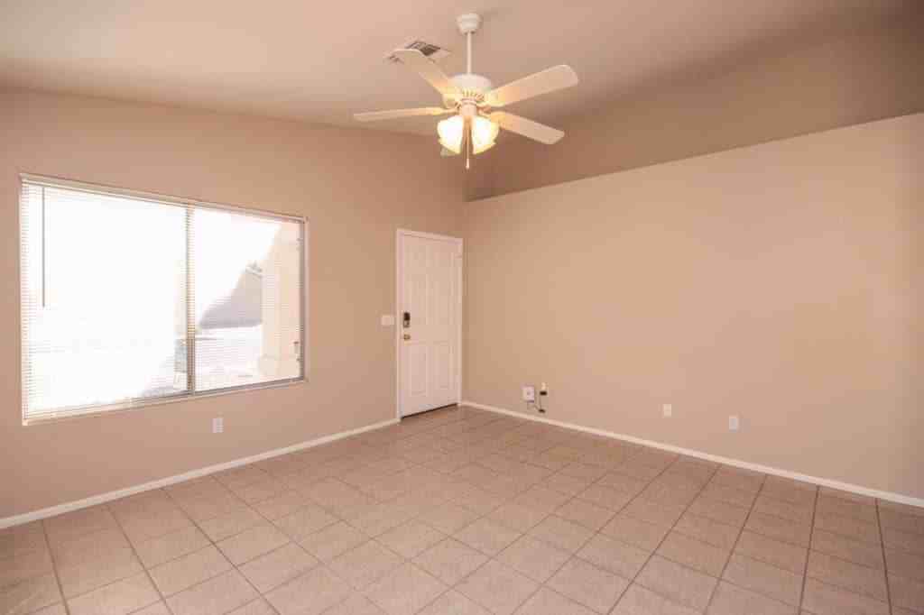 4622 N 84th Ln - Photo 3 of 22