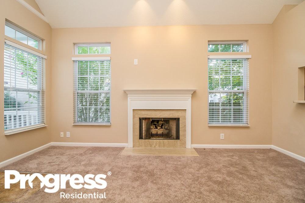 3209 Glentree Ct - Photo 3 of 17
