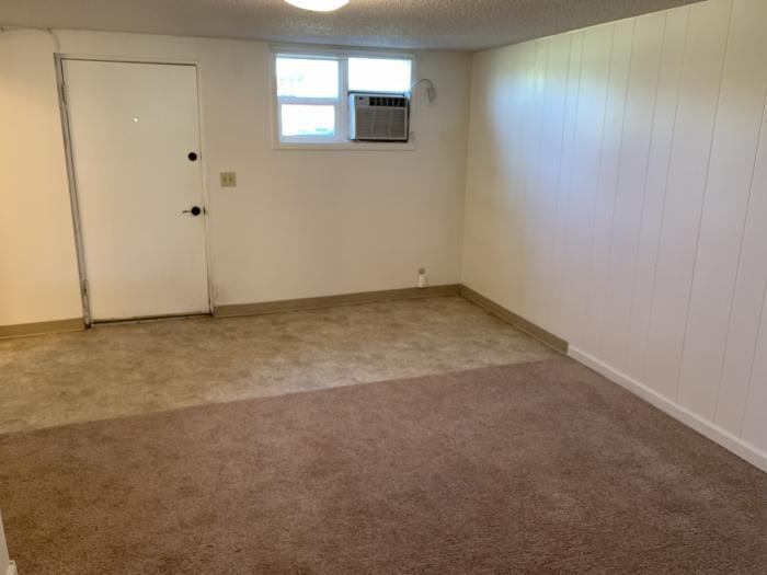 220 Ne Rose St - Photo 2 of 8