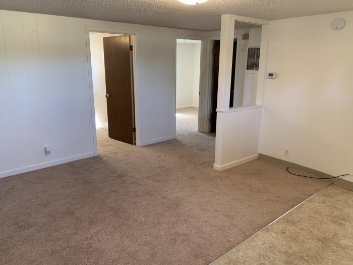 220 Ne Rose St - Photo 3 of 8